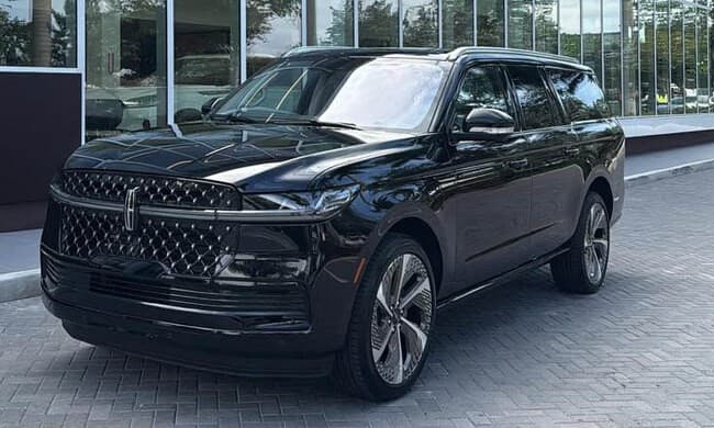 Lincoln Navigator exterior, chauffeured SUV in Montreal