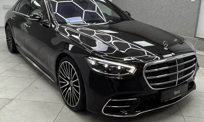Mercedes-Benz S-Class exterior, chauffeured sedan in Montreal
